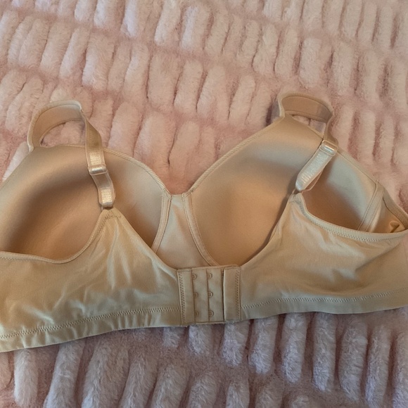 Vanity Fair 44B wire free bra - Picture 2 of 4